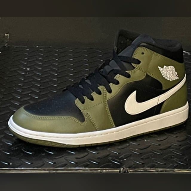 Air Jordan 1 'Black Medium Olive'