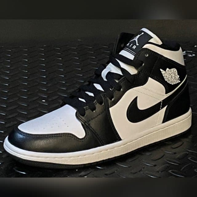 Air Jordan 1 Mid 'Panda'