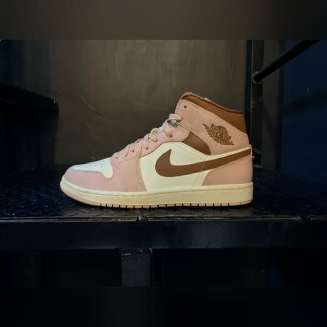 Air Jordan 1 Mid 'Pink Oxford'