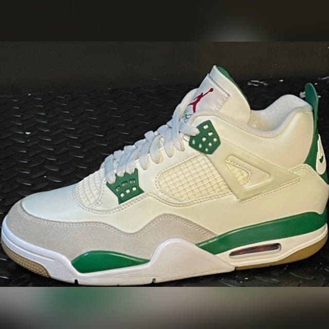 Air Jordan Retro 4 'Pine Green'