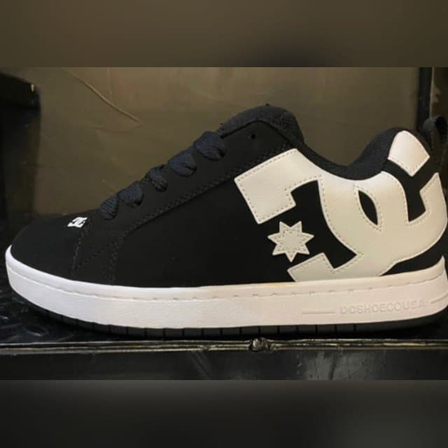 DC Court Graffik 'Black/White'