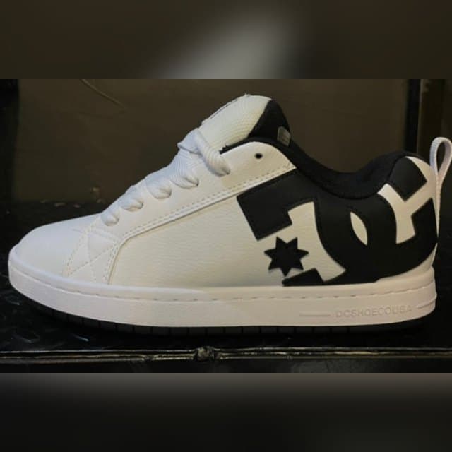 DC Court Graffik 'White/Black'