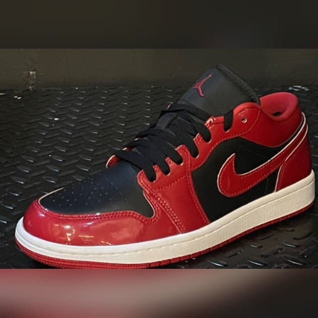Jordan 1 Low Patent 'Varsity Red'
