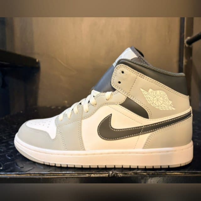 Jordan 1 Mid 'Anthracite/Smoke Grey'