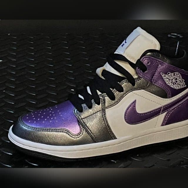 Jordan 1 Mid SE 'Metallic Purple'