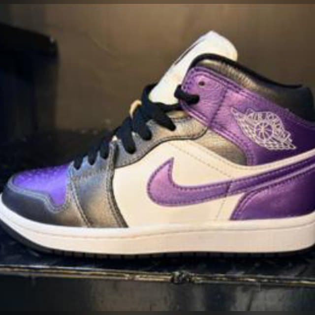 Jordan 1 Mid SE 'Metallic Purple'