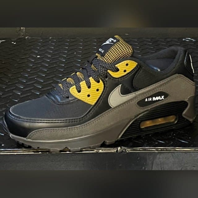 Nike Air Max 90 'Black/Medium Ash/Bronzine'
