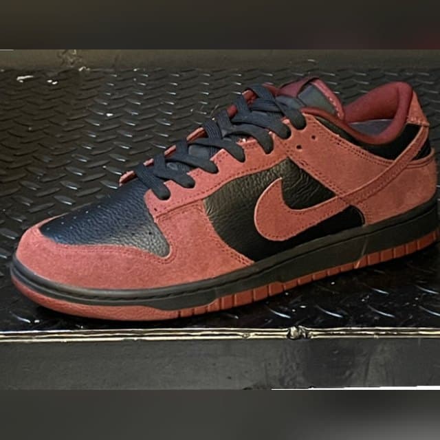 Nike Dunk Low SE 'Dark Team/Red'